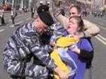 "Ось як у Москві людей затримали за прапор та гімн України"