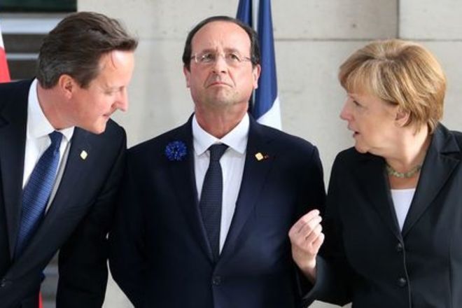 (Слева направо) премьер-министр Великобритании Дэвид Кэмерон, президент Франции Франсуа Олланд и канцлер Германии Ангела Меркель на церемонии посвященной годовщине начала Первой мировой войны в Ипре